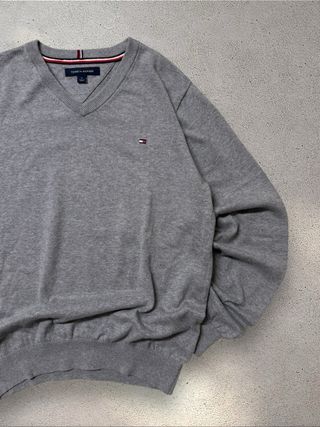 Jersey Tommy Hilfiger Cuello Pico Gris Talla M