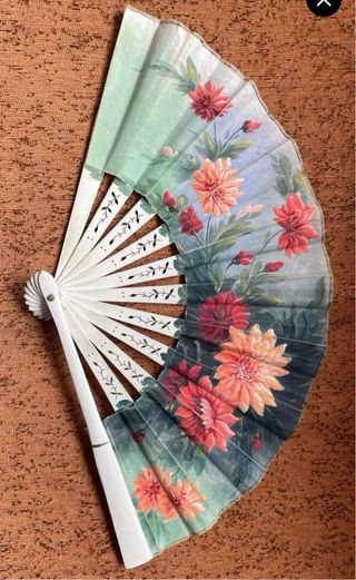 Abanico de flores pintadas