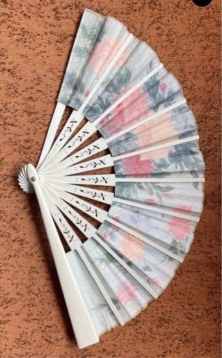 Abanico de flores pintadas