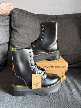 Stivali con plateau neri Dr. Martens