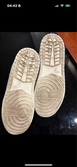 Botas sapatilha bege e branco