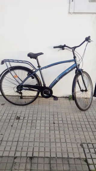 Bicicleta de paseo azul
