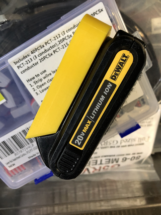 DEWALT 18V --4 Soportes para batería 