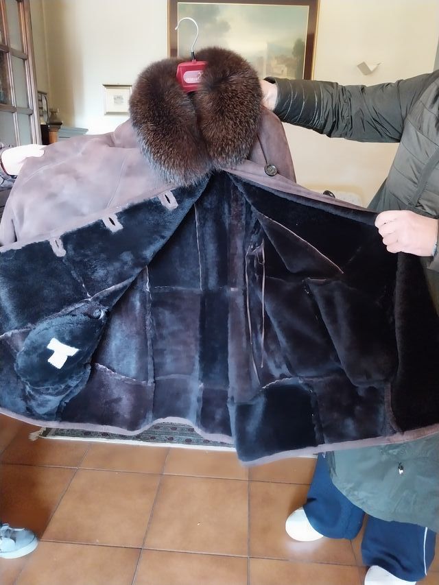 Montone con pelliccia marrone