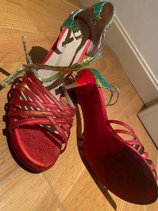 Zapatos de tacón para bailar tango verdes y rojos