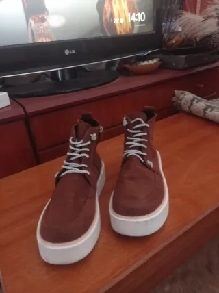 Botas marrones con cordones