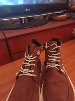 Botas marrones con cordones