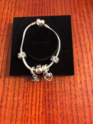 Braccialetto Pandora con ciondoli