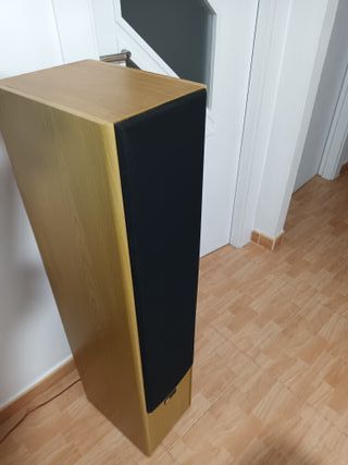 Altavoces Pure Acoustics Marrones