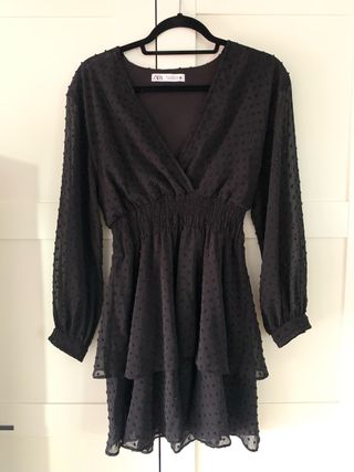 Vestido plumeti Zara negro