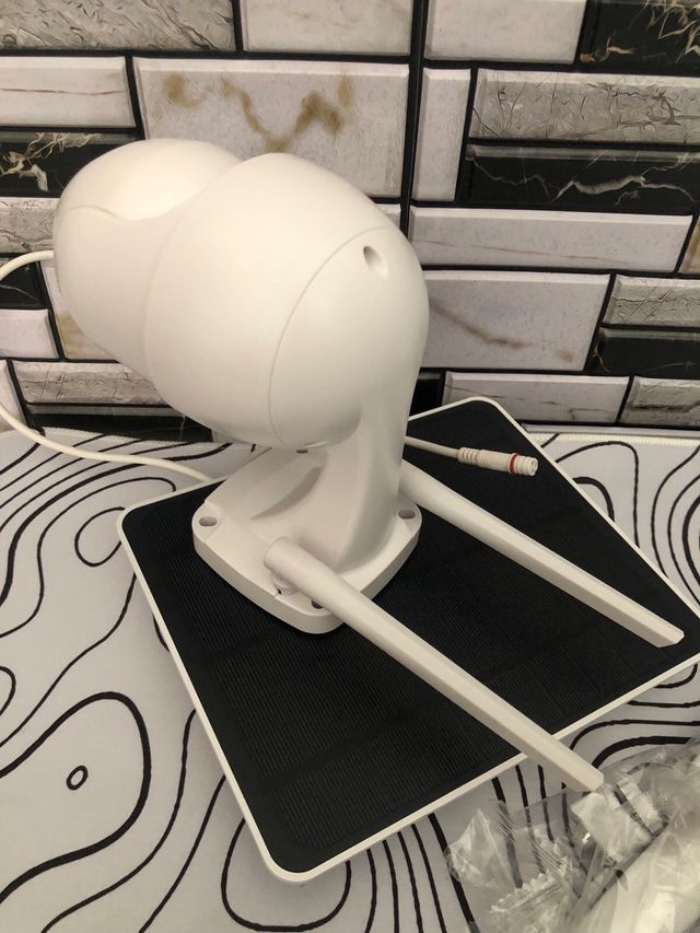 Câmera Exterior com Painel Solar