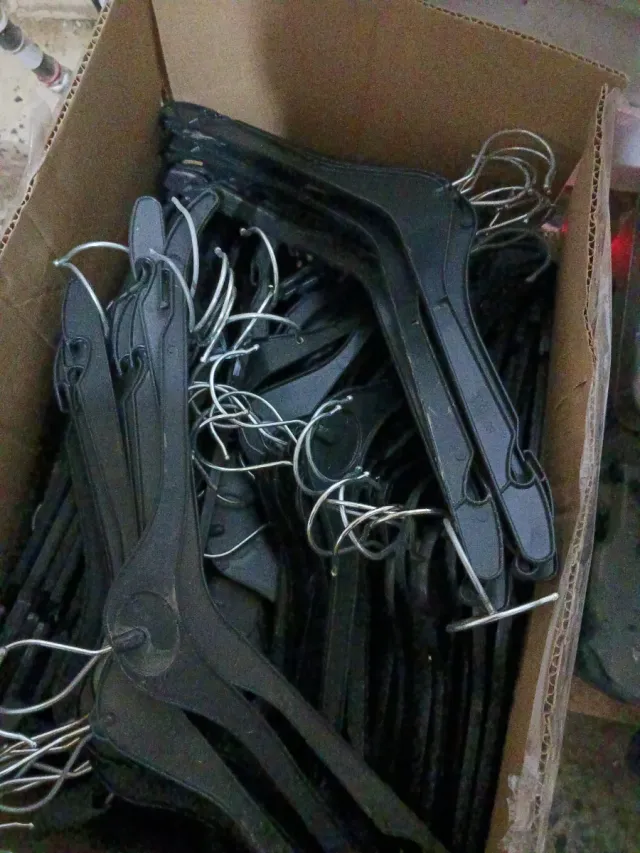 Lote 200 Perchas Plástico Negras