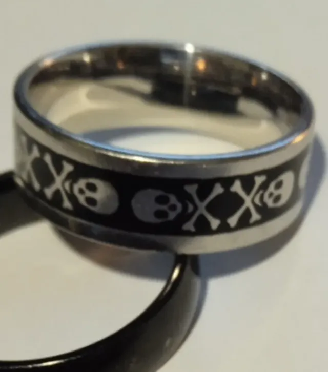 Anillo Acero Calaveras y Tibias Cruzadas