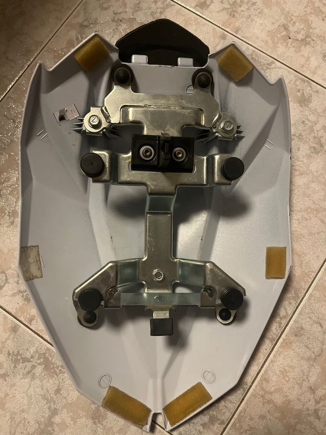 Tapa de asiento Kawasaki Z800 2017 Blanca