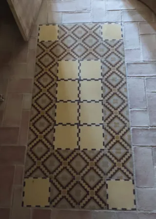 Baldosas hidráulicas amarillas con borde