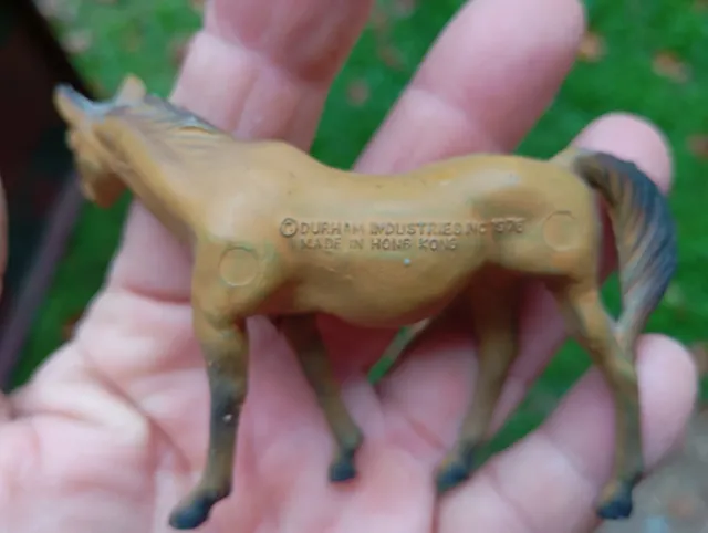 Cavallino Durham in metallo