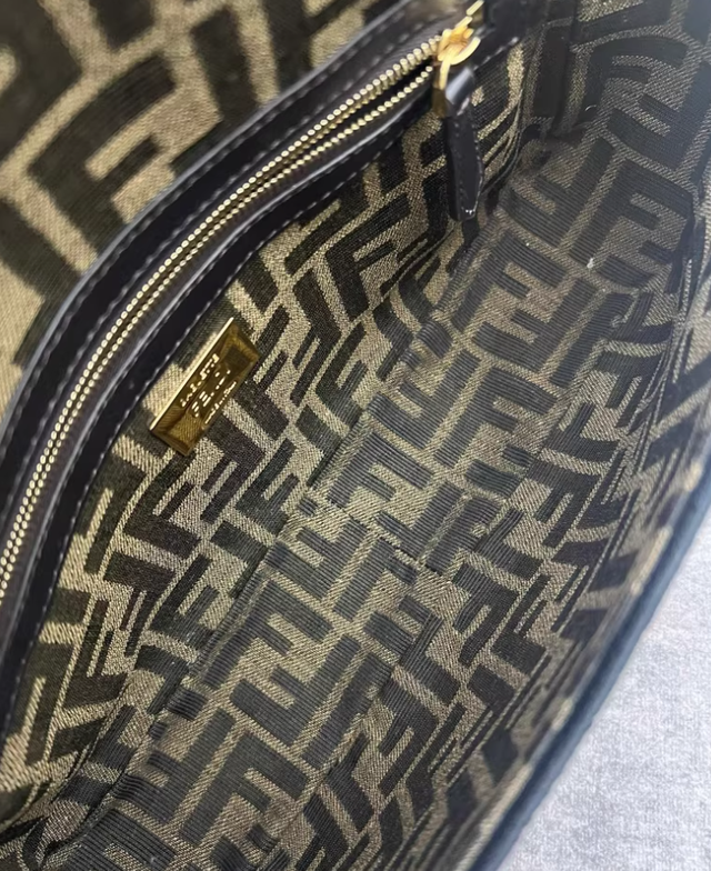 Borsa Fendi Baguette nera e marrone