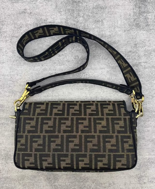 Borsa Fendi Baguette nera e marrone