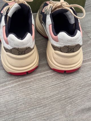 Scarpe Gucci beige e marroni da donna