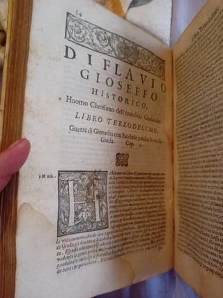 Libro antiguo tapa dura