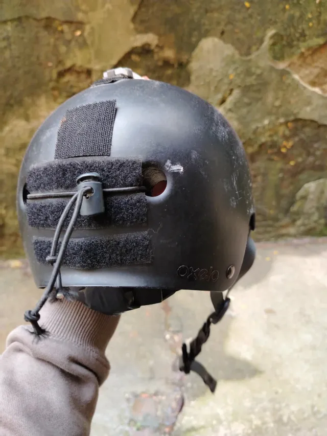 Casco Protect nero sport e tempo libero