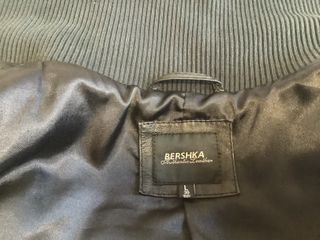 Chaqueta de piel negra estilo bomber