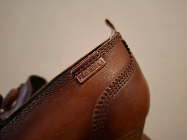 Zapatos de piel marrones con borlas 