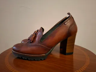 Zapatos de piel marrones con borlas