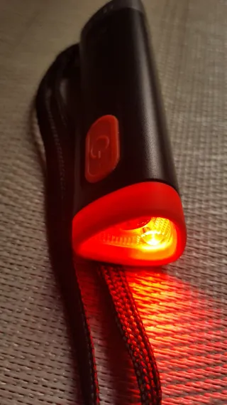 Linterna de Montaña foco pilas 100 lúmenes Forclaz