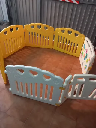 Parque de juegos para bebé o niños.