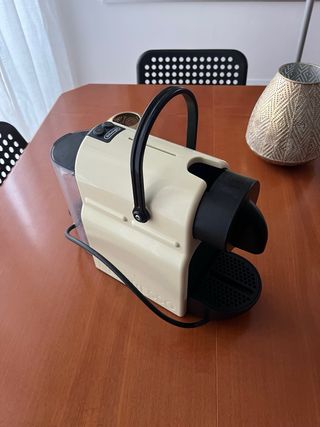 Cafetera Delonghi Inissia EN 80 CW