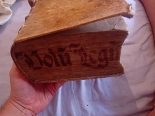 Libro antiguo tapa dura