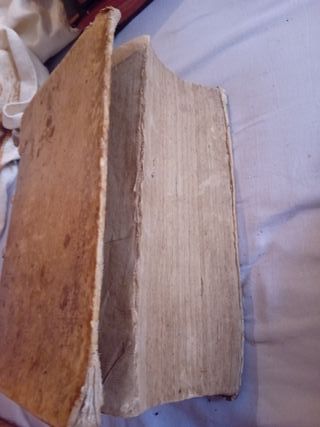 Libro antiguo tapa dura