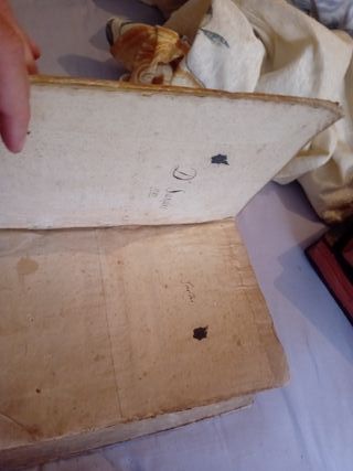 Libro antiguo tapa dura