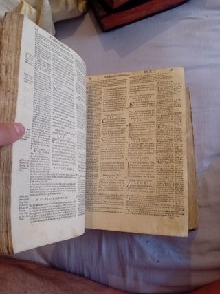 Libro antiguo tapa dura