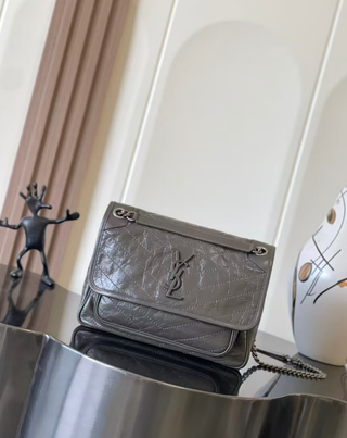 Bolso YSL Saint Laurent Niki Mediano Gris