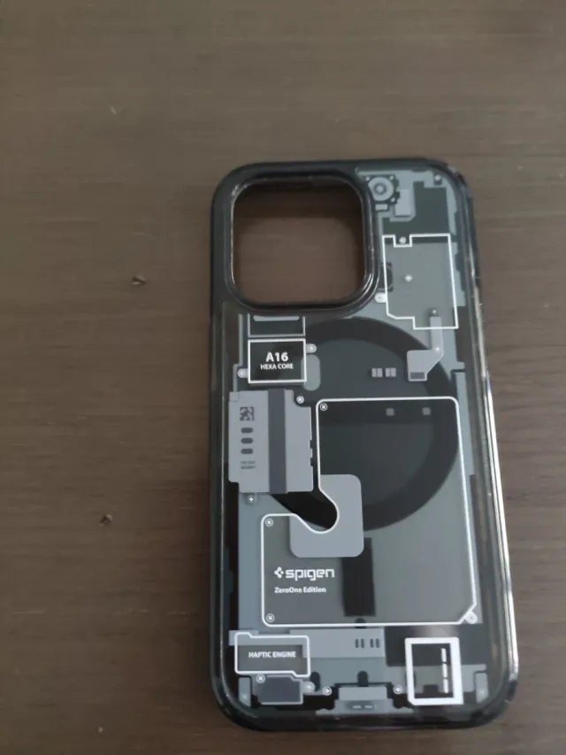 Funda Spigen iPhone 14 Pro MagSafe