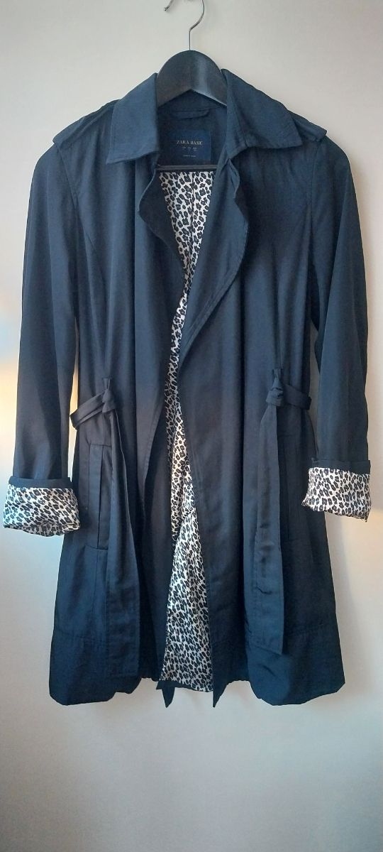 Gabardina Zara Negra con Forro Animal Print