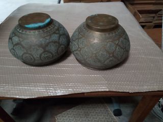 Vaso in ottone decorato