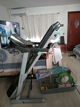Cinta de correr Cecotec con pendiente
