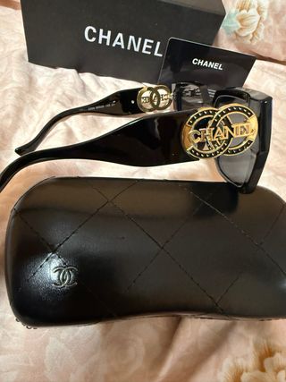 Gafas de Sol Chanel Negras y Doradas
