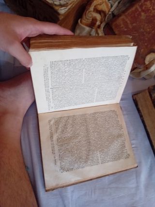 Libro antiguo tapa dura