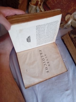 Libro antiguo tapa dura