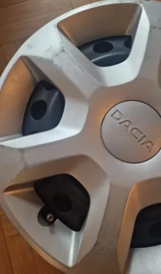 Llantas Dacia Dokker con logo