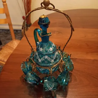 Set di bottiglie decorate con bicchierini