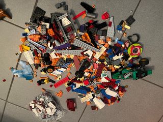 Lego y figuras de acción