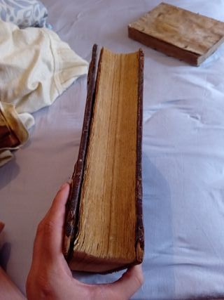 Libro antiguo tapa de cuero