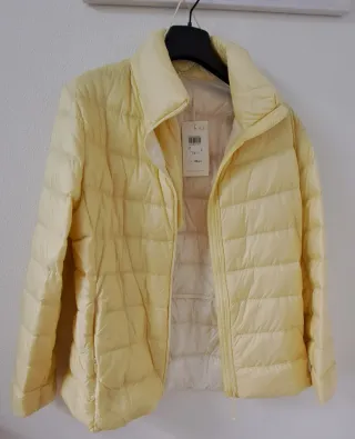 Plumífero mujer amarillo