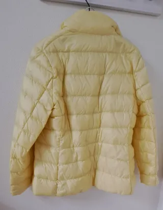 Plumífero mujer amarillo