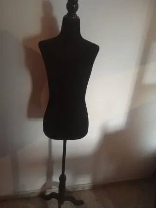 Maniquí de costura negro